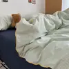 Conjunto de cama de quatro peças estilo liso catiônico Classe A com bordas com cordão, capa de edredom simples estilo ins, conjunto de três peças listrado para estudantes