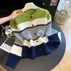Cardigan suéter listrado bicolor para mulheres, novo estilo outono/inverno 2026, vibe retrô casual, top jaqueta curta de tricô versátil