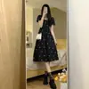2024 Nuevo vestido negro floral francés dulce de cuello cuadrado para mujer, moda de verano, vestido entallador a la cintura