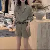 Conjunto de Duas Peças Khaki Verde de Manga Longa e Shorts para Verão 2026 para Mulheres, Estilo Europeu e Americano, Simples, Relaxado, Protetor Solar, Respirável