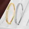 Pulsera de Hebilla Geométrica con Forma de Bala de Estilo Nuevo Europeo y Americano, Pulsera Elegante con Circonitas Completas Electrochapada, Exclusivamente para Ventas Transfronterizas, Directamente del Fabricante
