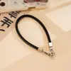 Correa de muñeca única de cuero PU nuevo, cordón para teléfono, cadena de mano colorida versátil de doble hebilla, accesorio de cadena para teléfono