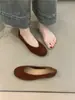 Sapatos Rasos Femininos Boca Larga 2026 Estilo Vintage Couro Genuíno Fosco Bico Redondo Slip-On Mocassins de Solado Macio
