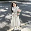 Conjunto de Duas Peças Moda Outono/Inverno 2026: Blusa Doce e Fofa de Manga Longa para Dama com Saia de Laço