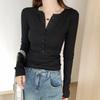 Camiseta Básica Adelgazante Ajustada Estilo Retro Americano para Mujer, Primavera 2026, Botones de un Solo Botón, Hombro Normal, Camiseta de Manga Larga, Top de Capa Interior