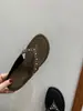 Primer Encuentro con las Chanclas de Cuña Retro Tachonadas de Nicho para Mujer, Pantuflas de Verano para Exteriores, Nuevas Sandalias de Playa de Moda 2026