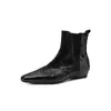 Botines Chelsea de piel de oveja en un estilo clásico y vintage, perfectos para ir al trabajo, con tacón bajo, punta cuadrada pequeña y construcción totalmente de piel, diseñados para la temporada otoño/invierno 2026 y disponibles en estilo botín corto para mujer