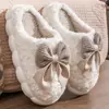 Pantuflas de algodón para parejas, elegantes y engrosadas para abrigar, adecuadas tanto para hombres como para mujeres, pantuflas ligeras para el hogar