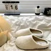 Pantuflas de felpa cerradas para mujer, nuevas 2026 otoño e invierno, suela gruesa, cómodas, versátiles, de felpa, tipo Birkenstock, de algodón