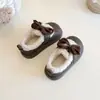 Zapatos de Algodón para Niños 2026 Invierno Nuevo Estilo Niñas Felpa Adentro Cálidos Zapatos de Bebé Niñas Pequeñas Moño Princesa Botas de Algodón Modernos