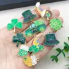 Accesorios para Joyería DIY Transfronterizos Trébol de Cuatro Hojas de la Suerte Festival de Cerveza Irlandesa Pendientes Colgante Llavero de Aleación Encanto