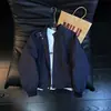 Chaqueta de aviador estilo americano Harrington azul marino para hombre, otoño, corte ajustado, tres pruebas, cuello alto, chaqueta cortavientos corta