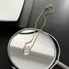 Collar de amor hueco de acero de titanio resistente a la decoloración para mujer, colgante de amor con diseño de nicho de lujo ligero, cadena de clavícula de temperamento versátil