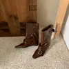 Temporada del Primer Encuentro: Hebilla de cinturón popular estilo coreano, botas de caballero de punta cuadrada para mujer, nuevas botas de media pantorrilla versátiles y elegantes de ajuste slim para otoño e invierno