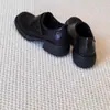 Mocassins retrô estilosos 2026 outono e inverno bico redondo slip-on com velcro, versátil para o trabalho, salto grosso, sapatos de couro estilo britânico