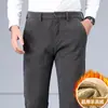 Calça masculina de veludo cotelê, novo estilo outono e inverno, forrada com fleece e espessa, calça casual de corte reto para homens, calça de inverno para pais