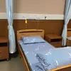 Juego de tres piezas de funda de edredón y sábana para cama de hospital de clínica azul y blanco Cuidado de la Salud Suministros para cama individual de hospital al por mayor