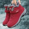 Nuevos zapatos de invierno para hombre de caña alta, forrados de felpa y acolchados de algodón, zapatos deportivos antideslizantes para caminar, botas de nieve para mamá, pareja