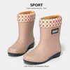 Botas de chuva impermeáveis, estilo moderno de cano médio, confortáveis, com sola grossa, design de cano alto, modelo feminino, grossas e reforçadas, duráveis
