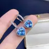 Aretes de topacio con calidad impecable y excelente color de fuego, el tamaño de la piedra principal es de aproximadamente 8*8 mm. Plata 925 incrustación finamente elaborada