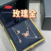 Colar GF Borboleta Fantasma Totalmente Cravejado Série Clássica para Mulheres Versão de Alto Padrão Laço de Ouro V Corrente de Clavícula de Luxo Leve de Nicho