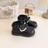 Botas Infantis 2026 Outono/Inverno Novas Botas Curtas Forradas com Pelúcia Infantil Solado Macio Antiderrapante Botas de Couro Laço Meninas Botas Martin