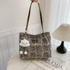 Bolso popular de este año para mujer, nuevo bolso de hombro de lona de gran capacidad 2024, bolso de mano informal para uso diario.