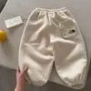Pantalones de Chándal Forrados de Polar para Niños, Nuevo Estilo de Invierno con Bolsillos, Pantalones Deportivos Casuales Modernos para Niños Pequeños y Niños Pequeños, Polar Integrado
