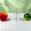 Taza medidora de plástico con tapa y escala en stock, especializada para tiendas de té de burbujas, jarra medidora doméstica de grado alimenticio, resistente a altas temperaturas