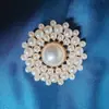 Broche Alto Sentido Moda de Nicho Versátil Estilo Lujo Ligero para Mujer Ramillete Camelia Accesorios para Bodas y Fiestas en stock Venta al por mayor