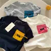 Camiseta de Manga Corta T2026 Ojos Entrecerrados Verano Nuevo Color Bloque Bolsillo Manga Corta para Niños y Niñas, Sudadera Sencilla para Bebés