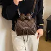 Mochila 2026, mochila de mujer moderna, diseño de moda con patrón de diamantes, estilo nuevo súper popular, con un detalle único de lazo