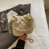 2026 Verão Novo Pequena Bolsa Bordada Acolchoada com Diamante Feminina Estilosa Versátil Diária Transversal Moda Super Quente Bolsa Saco