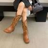 Botas de Vaquero Occidentales Bordadas con Tacón Grueso Súper Geniales para Mujer, Nuevas Elegantes Versátiles Botas Definitivas de Caballero del Páramo Otoño e Invierno 2026