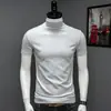 ¡De alta calidad y sustancioso! Una camiseta de manga corta de algodón puro con cuello semi-alto, perfecta para usar en capas en verano.. Unisex, corte holgado y disponible en negro liso