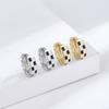 Pendientes con hebilla de oreja a cuadros con diseño de tablero de ajedrez en blanco y negro para mujer, de nicho, chapados en plata 925, nuevos pendientes de moda