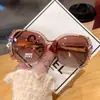 Gafas de Sol Nuevas con Pedrería 2026, Gafas de Sol Estilo Ins con Protección UV, Diseño Único para Mujeres con Rostros Grandes, Efecto Adelgazante, con Pedrería, Marca de Moda
