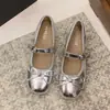 Nova saia estilo francês com sapatos Mary Jane pequenos de couro 2026 sapatos de salto único femininos verão dança ballet salto escondido sapatos de noite de noite modernos