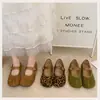 Sapatos Mary Jane confortáveis de sola macia para mulheres, perfeitos com saias, bico fino, baixos, versáteis, casuais e adequados para o trabalho ou uso diário, sapatilhas
