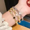 Pulsera Cadena Flor Chapada en Oro Real de 14K con Circonita, Pulsera de Lujo Ligero y Gama Alta, Joyería de Mano Simple y Moderna para Mujeres