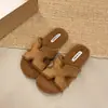 Chinelos simples e estilosos para outono e inverno, versáteis e quentes para usar ao ar livre, chinelos peludos de fundo reto de pelúcia para mulheres