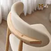Cadeira de Jantar Nórdica em Madeira Maciça Casa Simples Moderna Encosto Café Restaurante Hotel Lazer Banqueta Leve Cadeira Croissant