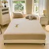 Faldón de Cama de Leche Tallado Suave Agradable a la Piel Cálido Cubierta de Cama para Dormitorio de Invierno Antideslizante Seguro Fácil de Cuidar Simple Versátil