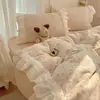 Juego de cuatro piezas de encaje de terciopelo de leche estilo coreano, funda de edredón de forro polar de coral de doble cara engrosada estilo princesa de invierno, juego de sábanas de tres piezas