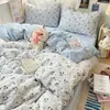 Ins fresh simples puro algodão conjunto de cama de quatro peças classe A qualidade mãe e bebê sono nu desenho animado dormitório capa de edredom individual saia de cama de estudante conjunto de três peças