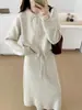 Nuevo Conjunto de Punto de Dos Piezas para Mujer Otoño/Invierno 2026: Cárdigan Suéter de Encaje Patchwork con Corbata y Falda de Cintura Alta Estilo Suave