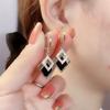 Nuevos Pendientes de Moda Explosivos de Lujo Ligero Distintivos Moda Diamante Negro Hebilla de Oreja Elegantes Versátiles Pendientes de Circonita Micro-incrustada