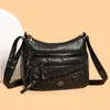 Bolsa Feminina de Couro Macio Bolsa Transversal 2026 Nova Versátil Bolsa para Mãe de Meia-Idade Bolsa de Ombro Grande Capacidade Estilosa Bolsa para Sogra