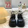 Zapatos de cuero vintage versátiles que aumentan la altura, nuevos mocasines de suela gruesa estilo británico para mujer petite, primavera/otoño 2025