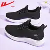 Sapatos de puxar, sapatos de mãe, sapatos slip-on femininos, sapatos de malha respirável de verão para meia-idade e idosos, tênis leves para caminhada e corrida